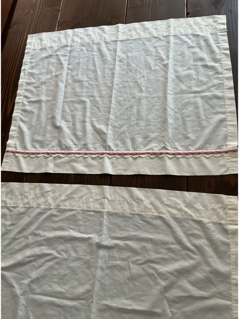 Adorable Vintage Curtains w Lacey Ribbon Trim